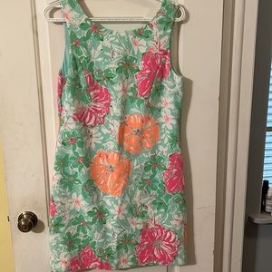 Super cute Lily Pulitzer shift dress